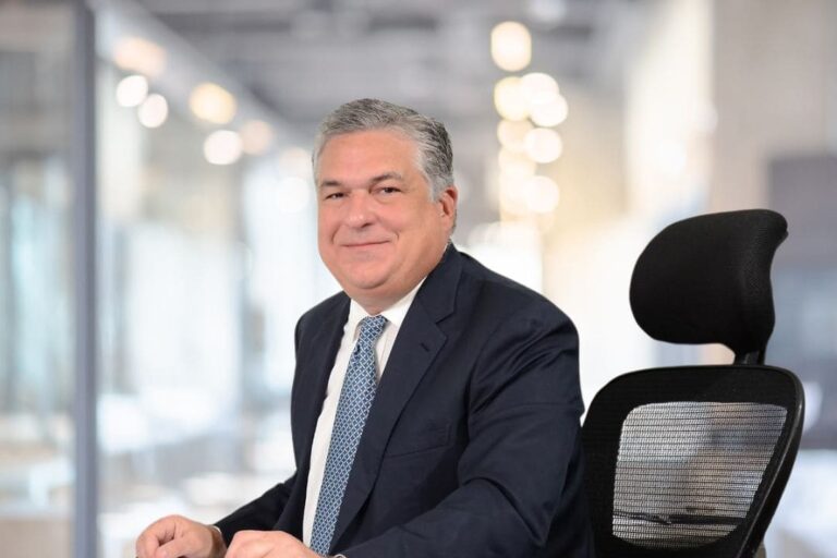 Francisco Martinelli impulsa normativas para energías limpias en Panamá