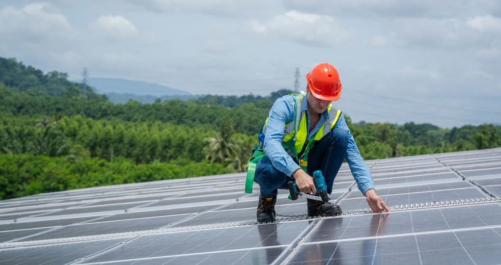 Ahorra con paneles solares en Costa Rica: lo que debes saber antes de instalarlos