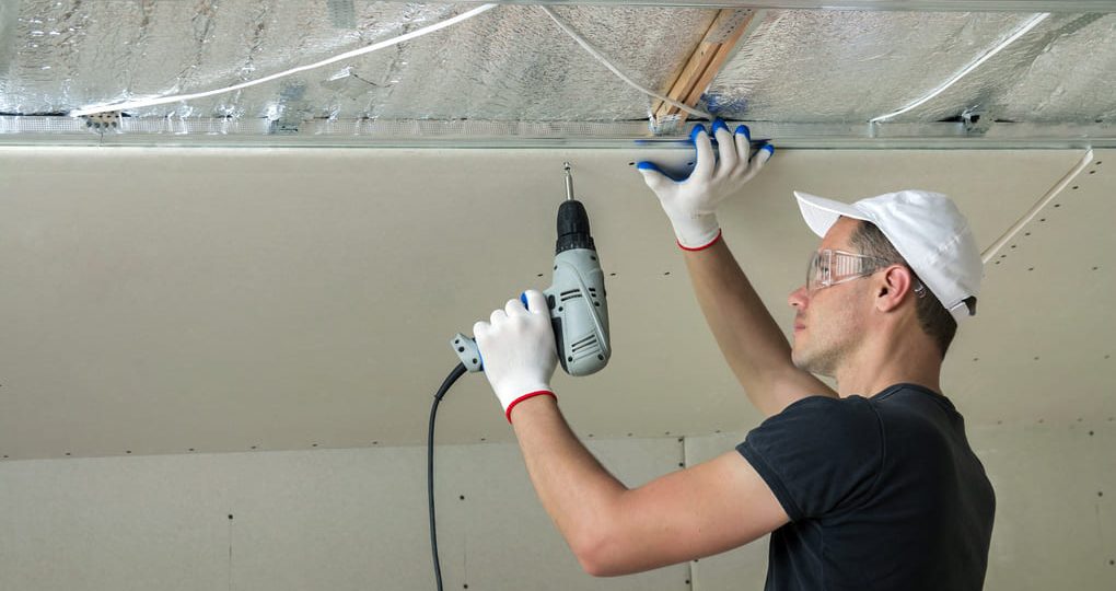 Soluciones versátiles con emparrillados tee para interiores en Panamá