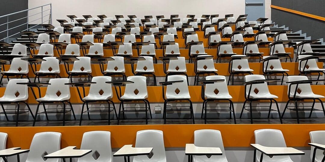 Cómo organizar eventos exitosos alquilando una sala corporativa en Panamá
